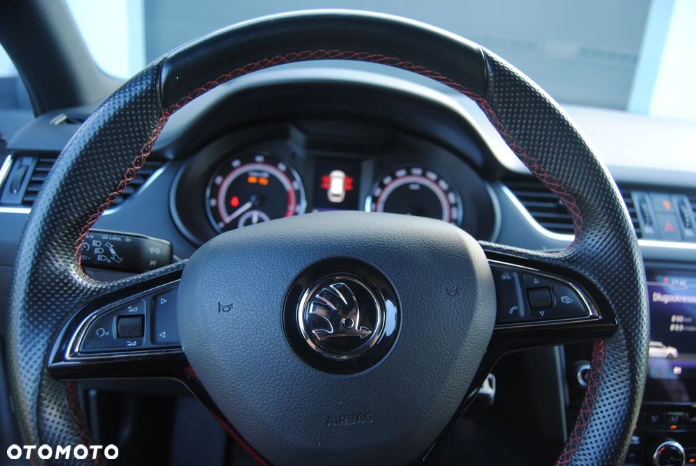 Skoda Octavia 2.0 TSI RS - 19