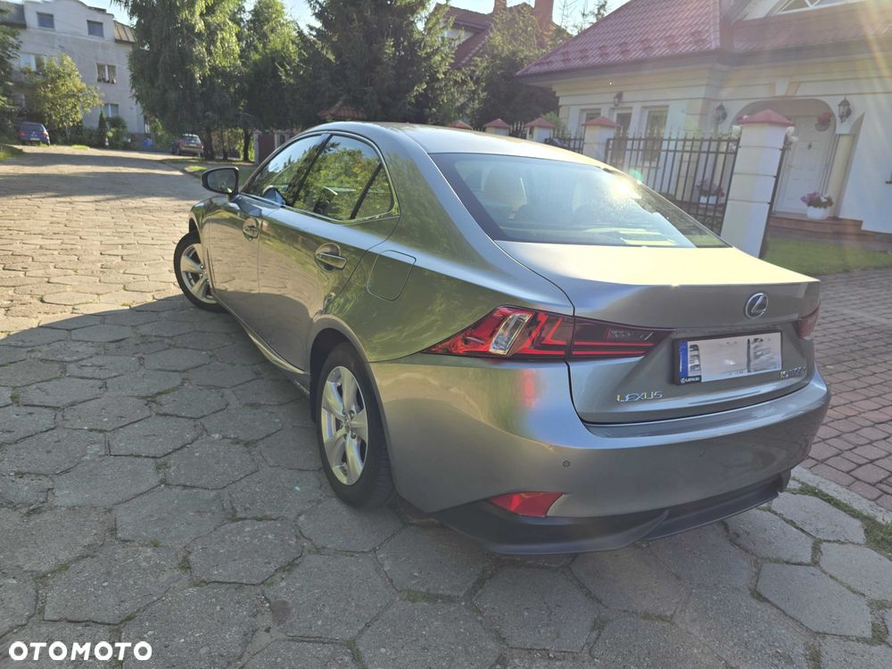 Lexus Inny - 4