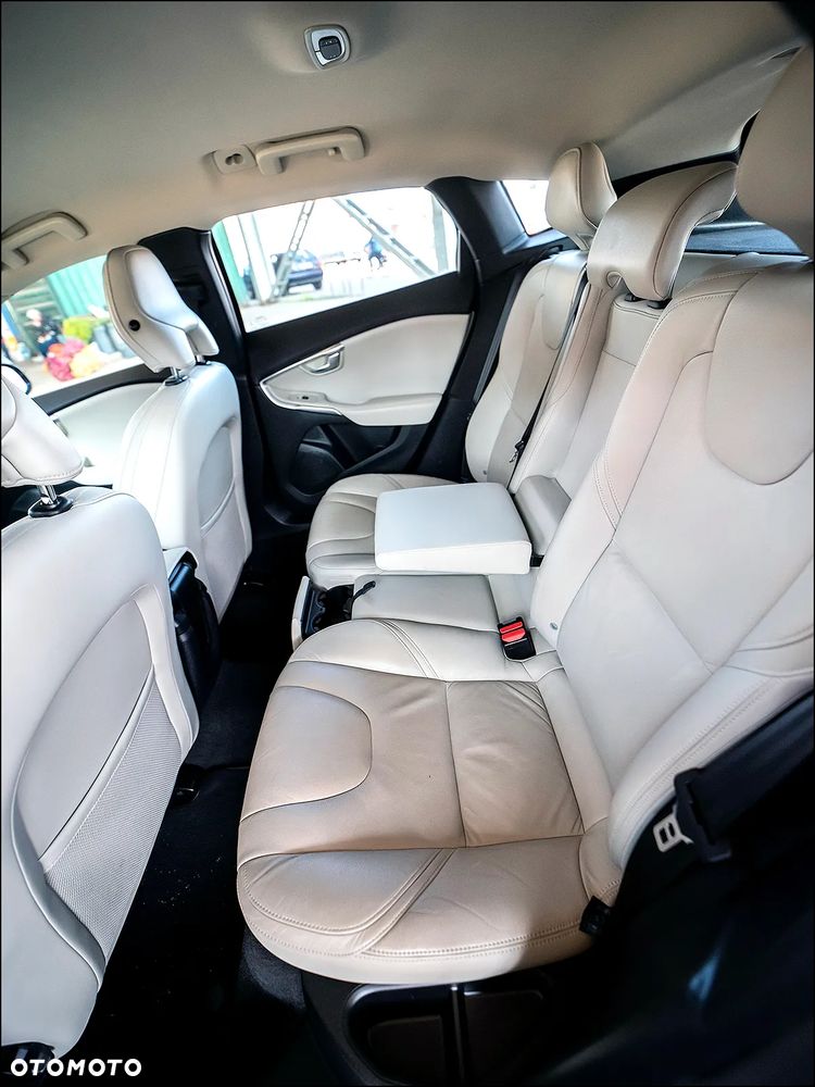 Volvo V40 D2 Summum - 34