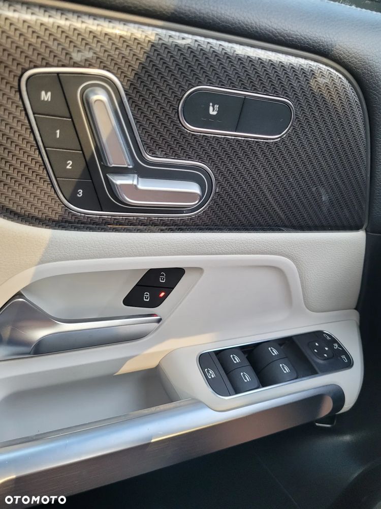 Mercedes-Benz GLB 250 4-Matic AMG Line 8G-DCT - 14