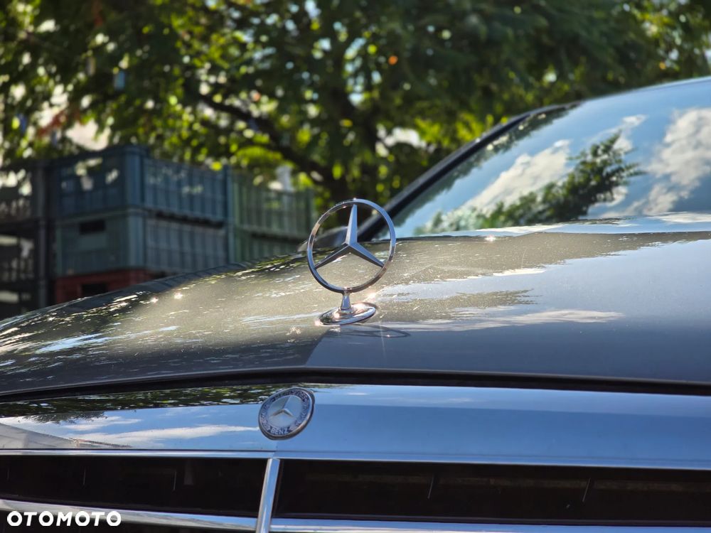 Mercedes-Benz Klasa E 300 CDI DPF BlueEFFICIENCY 7G-TRONIC Avantgarde - 21