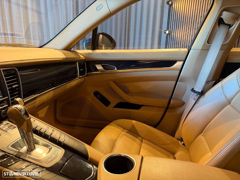 Porsche Panamera Platinum Edition - 24