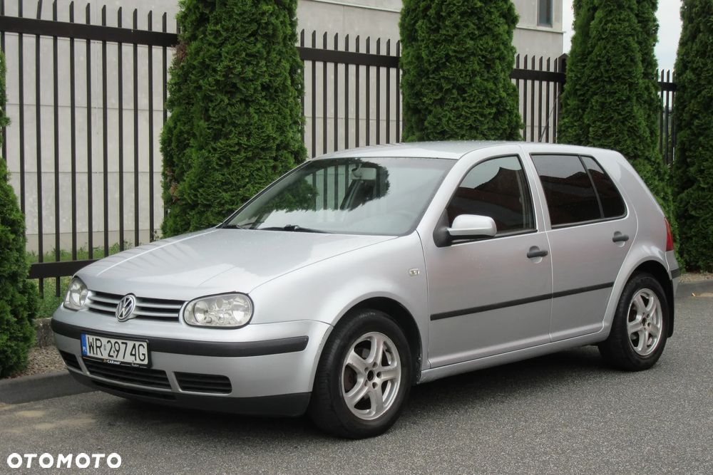 Volkswagen Golf - 1