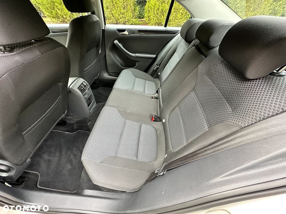 Volkswagen Jetta 1.2 TSI BlueMotion Technology Comfortline - 21