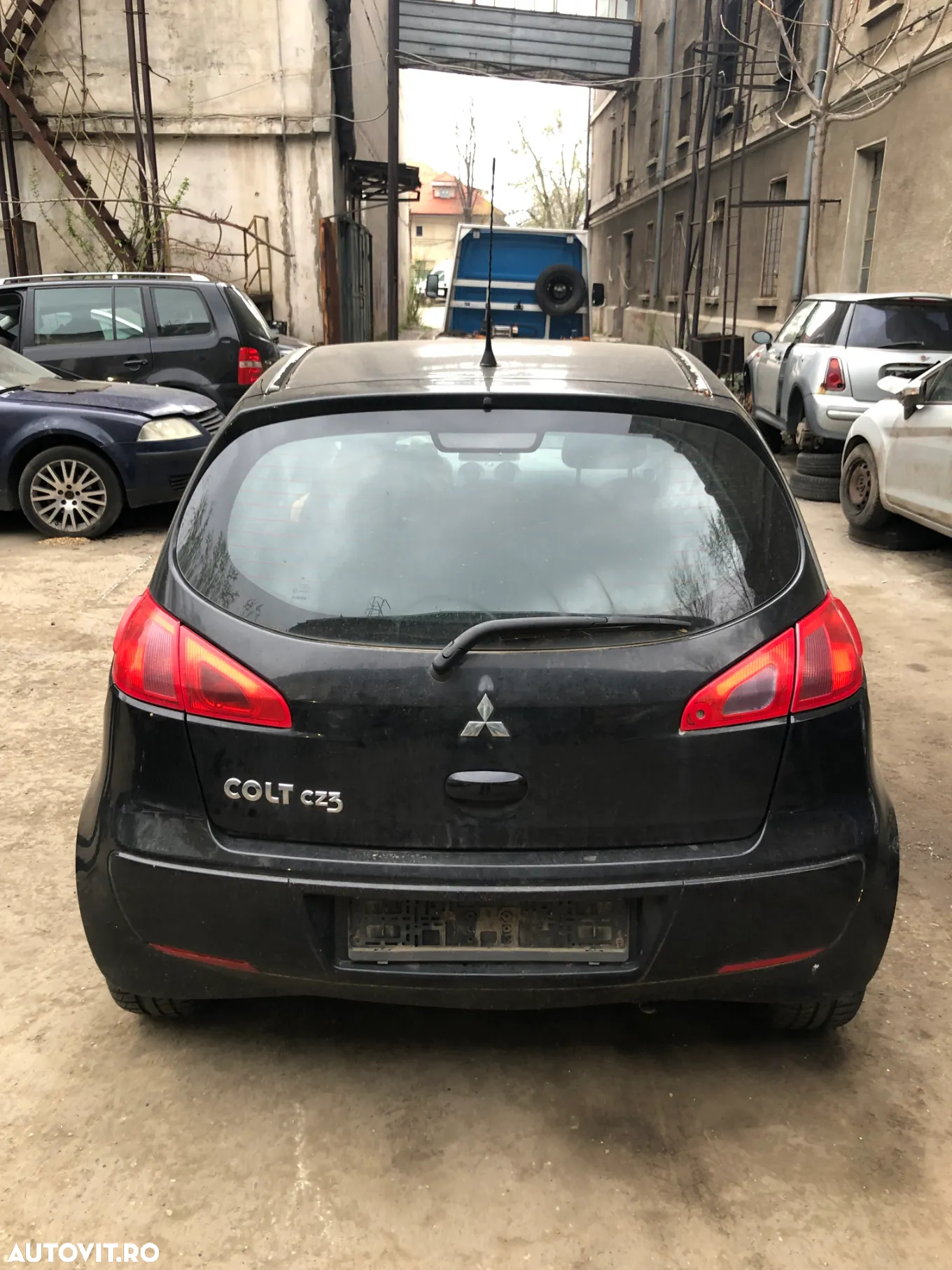 Dezmembrez Mitsubishi Colt CZ3 negru benzina 1.3 automat 2005 - 2