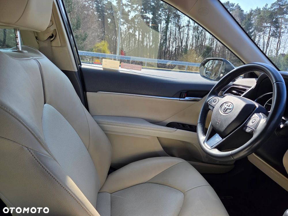 Toyota Camry 2.5 Hybrid Executive CVT - 19