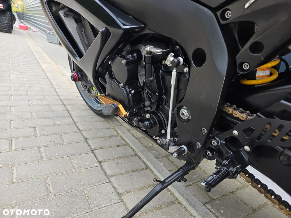 Suzuki GSX-R - 13