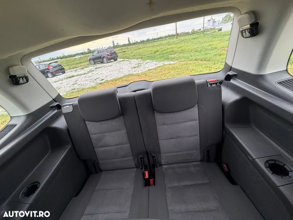 Volkswagen Touran 2.0 TDI DPF Highline - 12