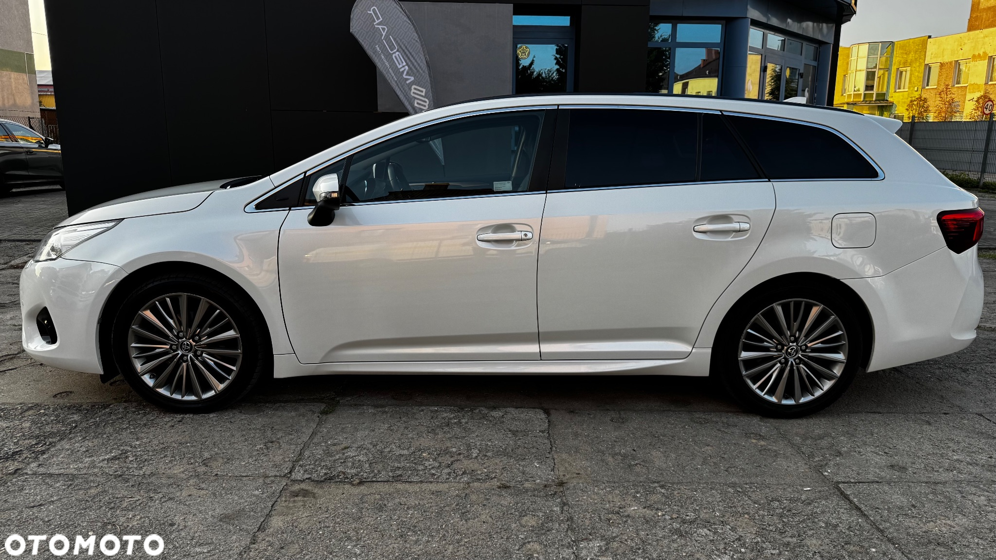 Toyota Avensis 1.8 Prestige MS - 4