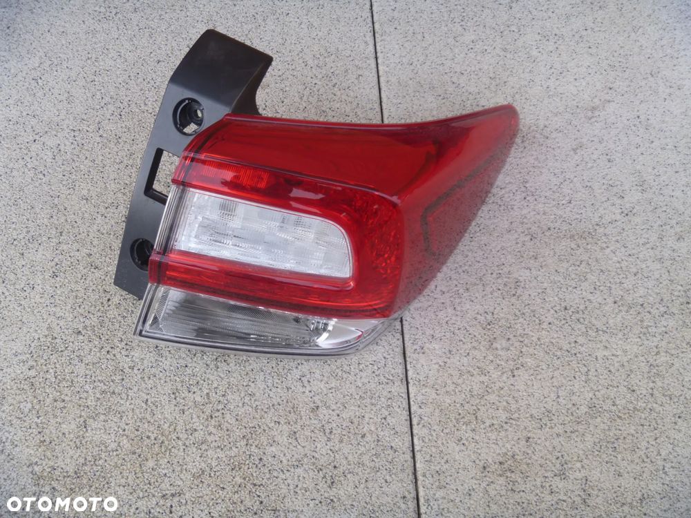 SUBARU IMPREZA XV LAMPA PRAWA TYLNA LED 84201FL041 - 1