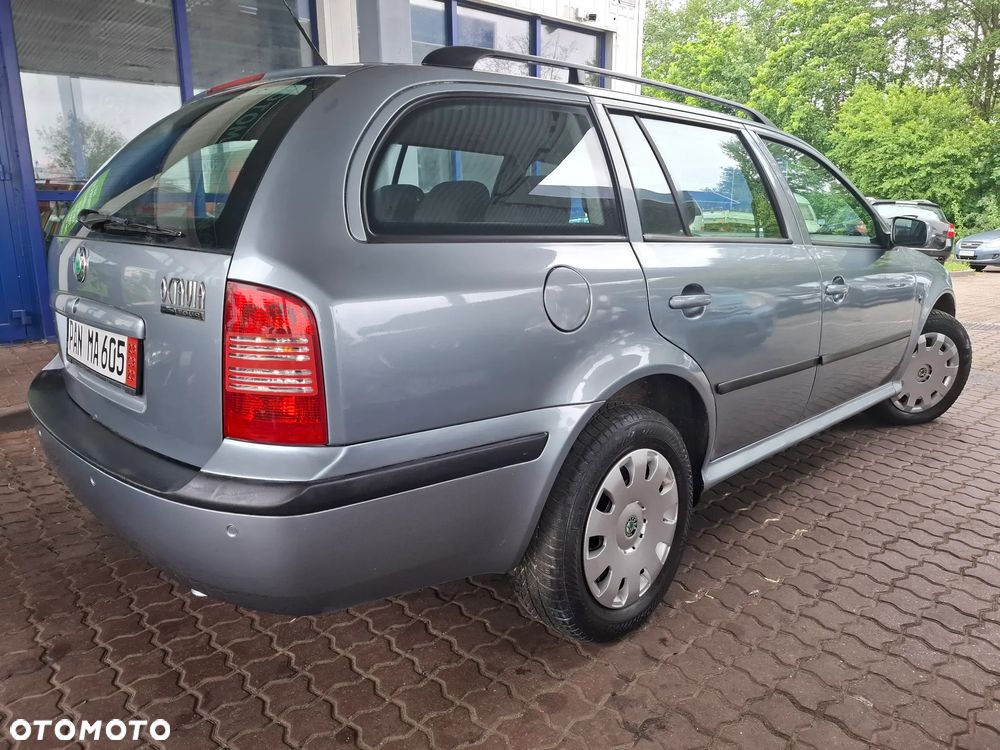 Skoda Octavia 1.6 Combi Ambiente - 9
