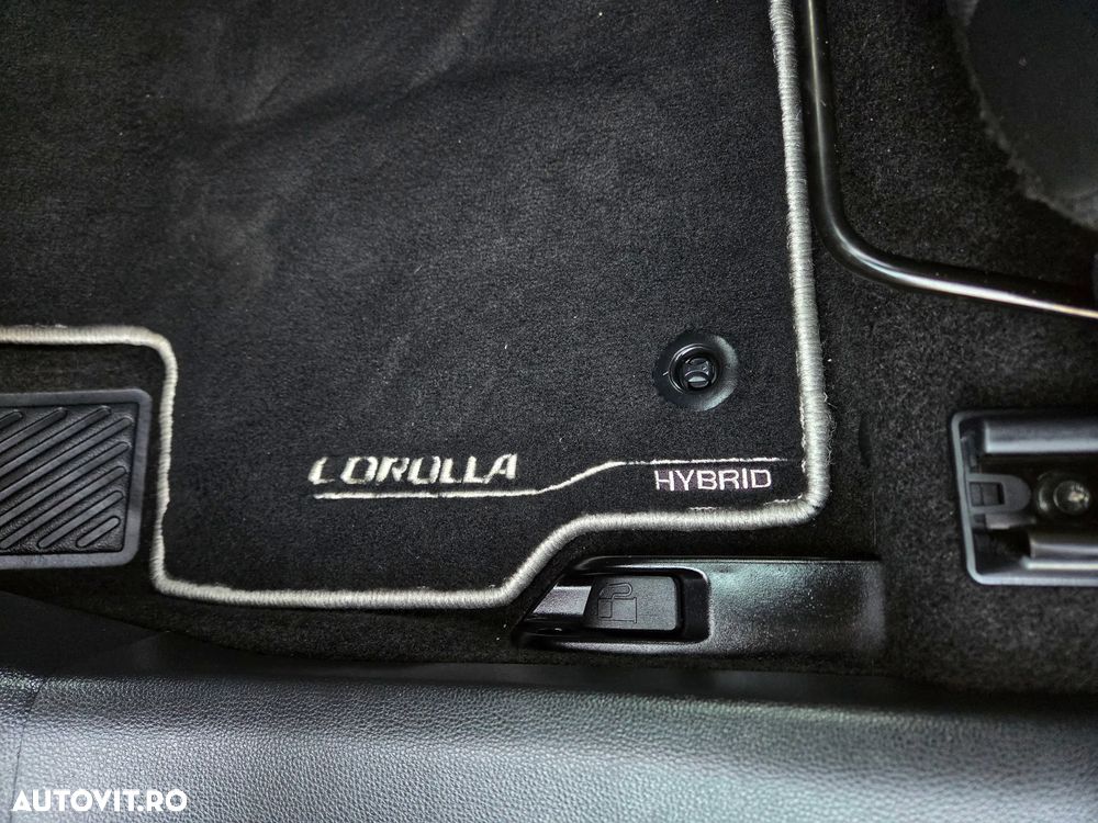 Toyota Corolla 1.8 Hybrid Business Edition - 32