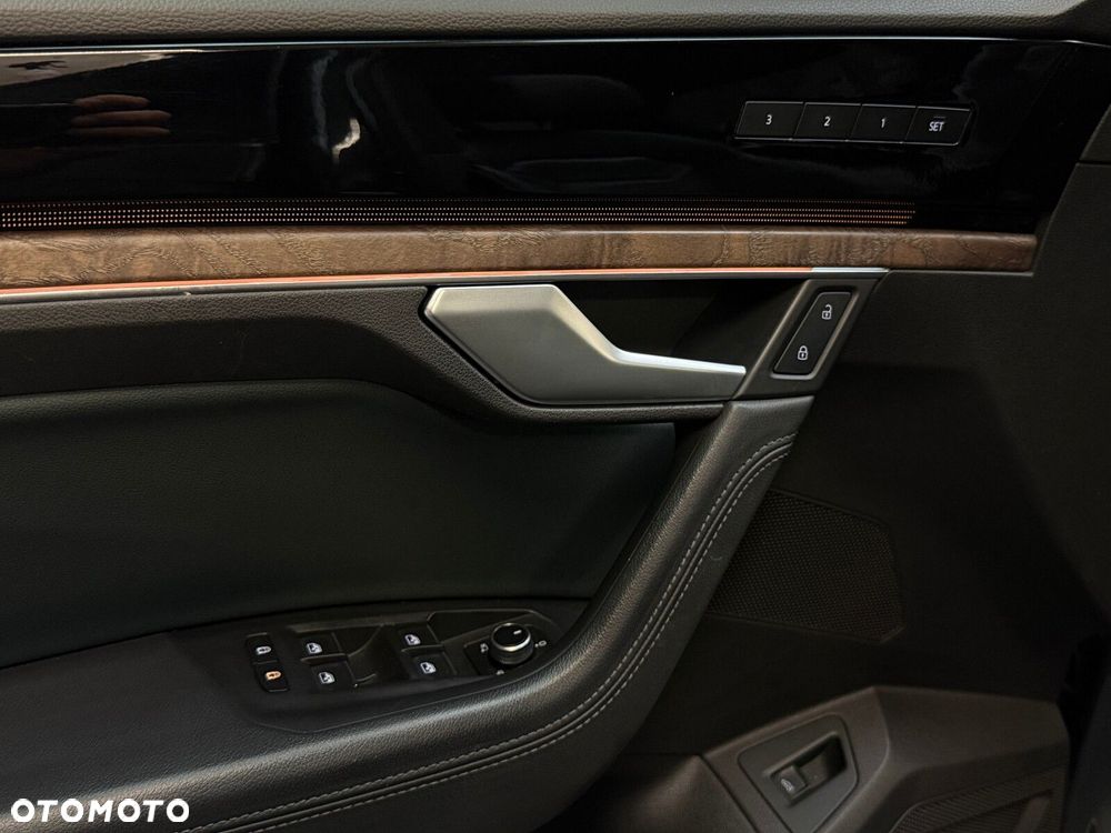 Volkswagen Touareg - 19