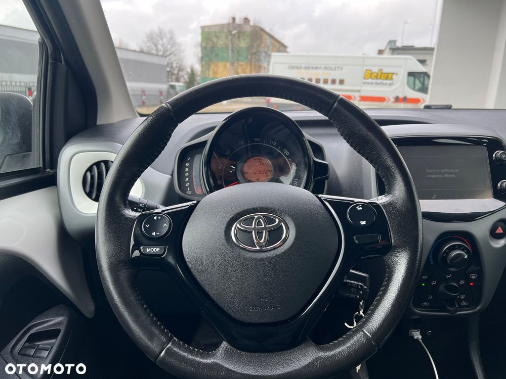 Toyota Aygo x-clusiv - 12