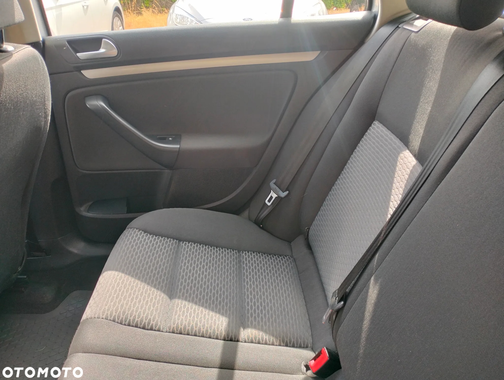 Volkswagen Golf - 24