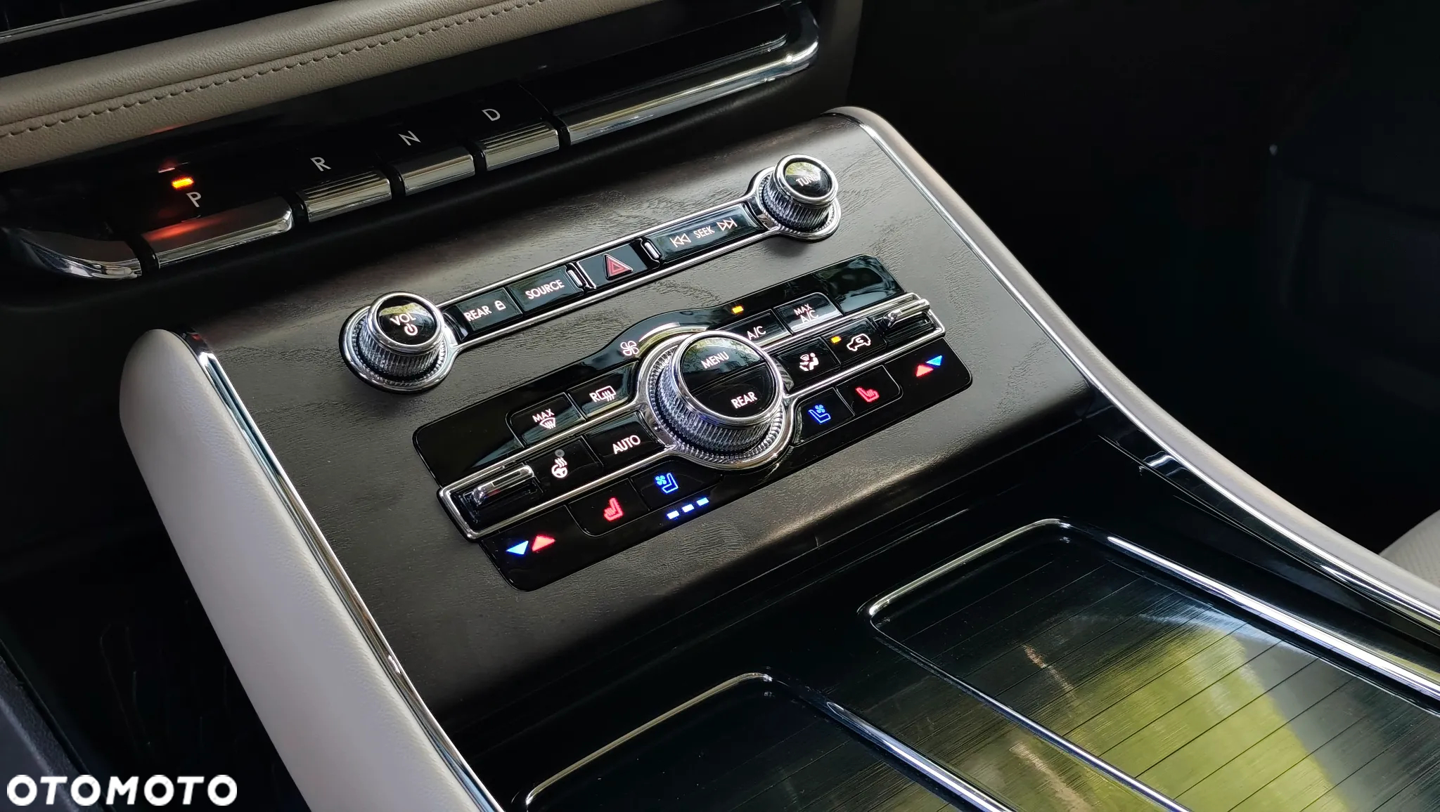 Lincoln Aviator - 16