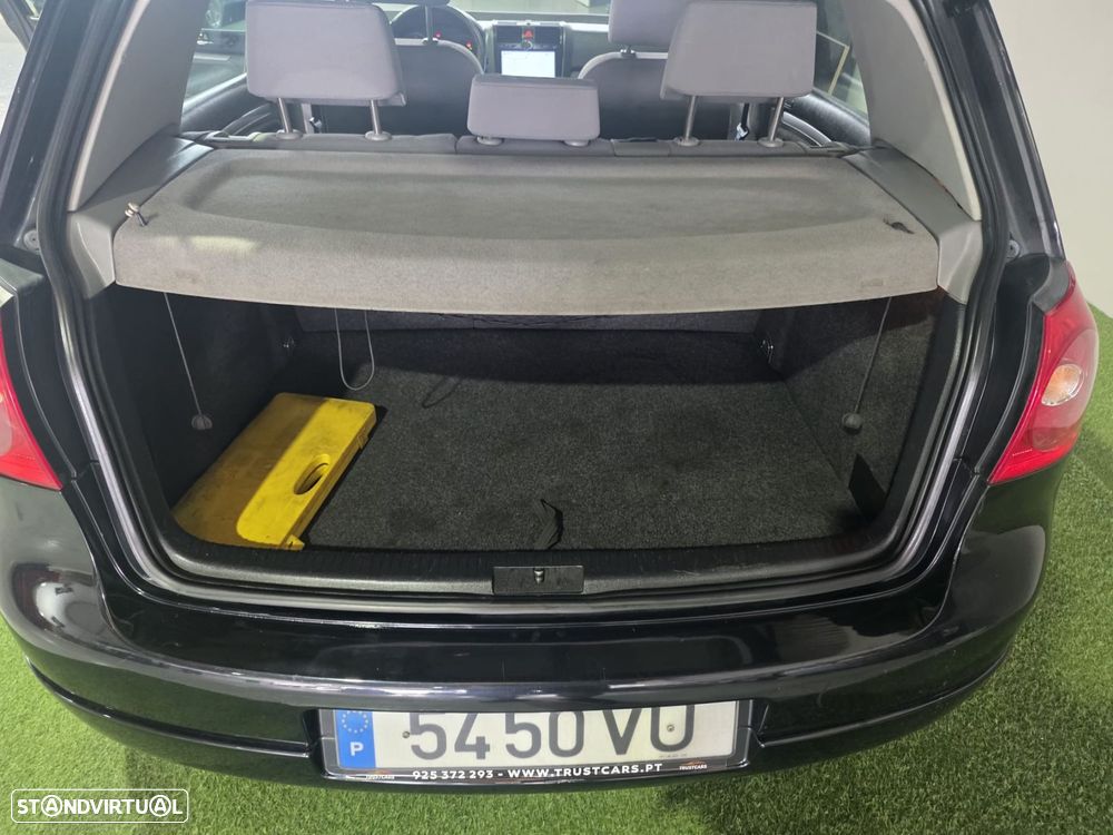 VW Golf 2.0 TDi Confortline - 15