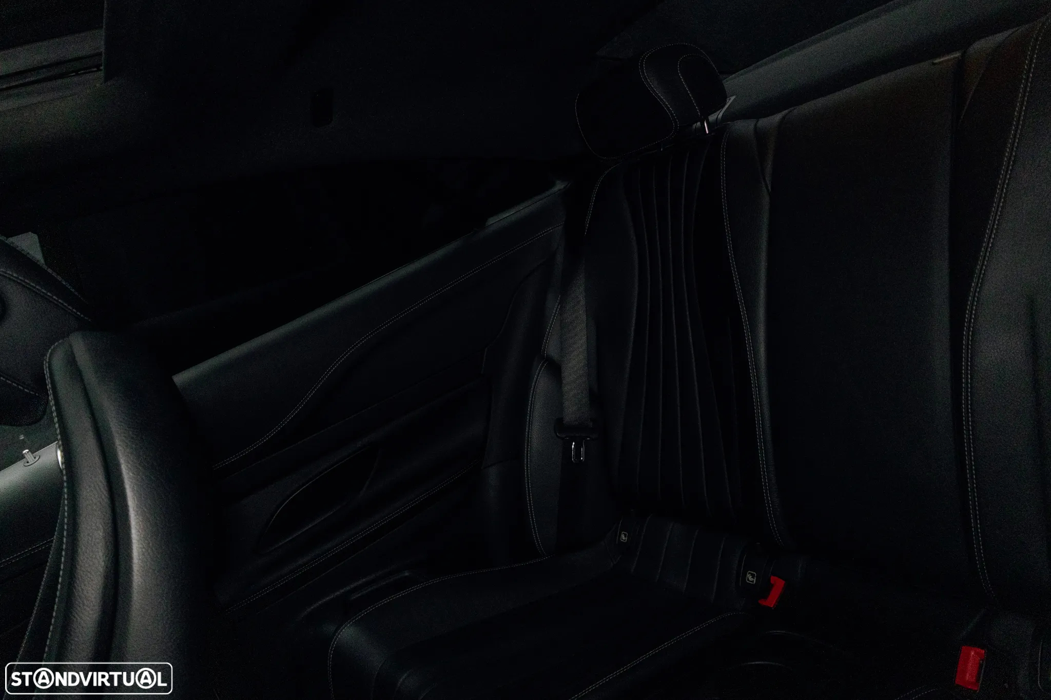 Mercedes-Benz E 220 d Coupe 9G-TRONIC Night Edition - 25