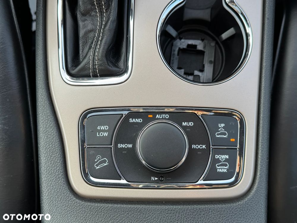 Jeep Grand Cherokee 3.0 CRD Overland Summit - 19