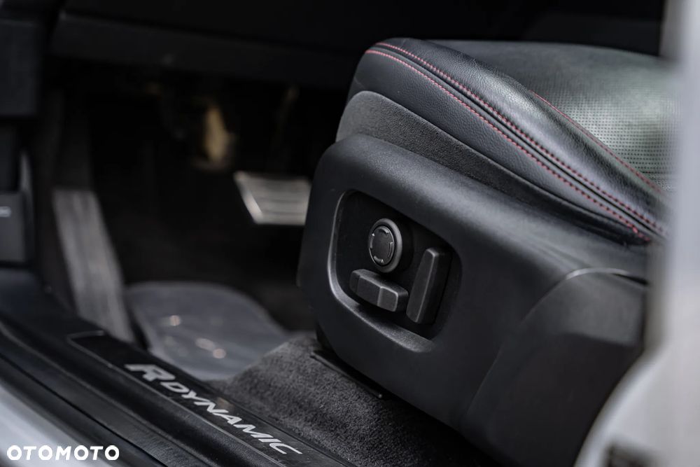 Land Rover Discovery Sport P200 R-Dynamic S - 26