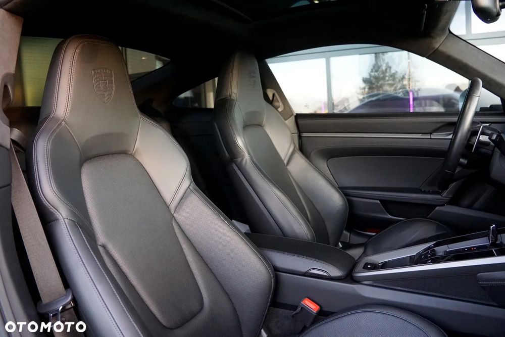 Porsche 911 Carrera 4S - 30