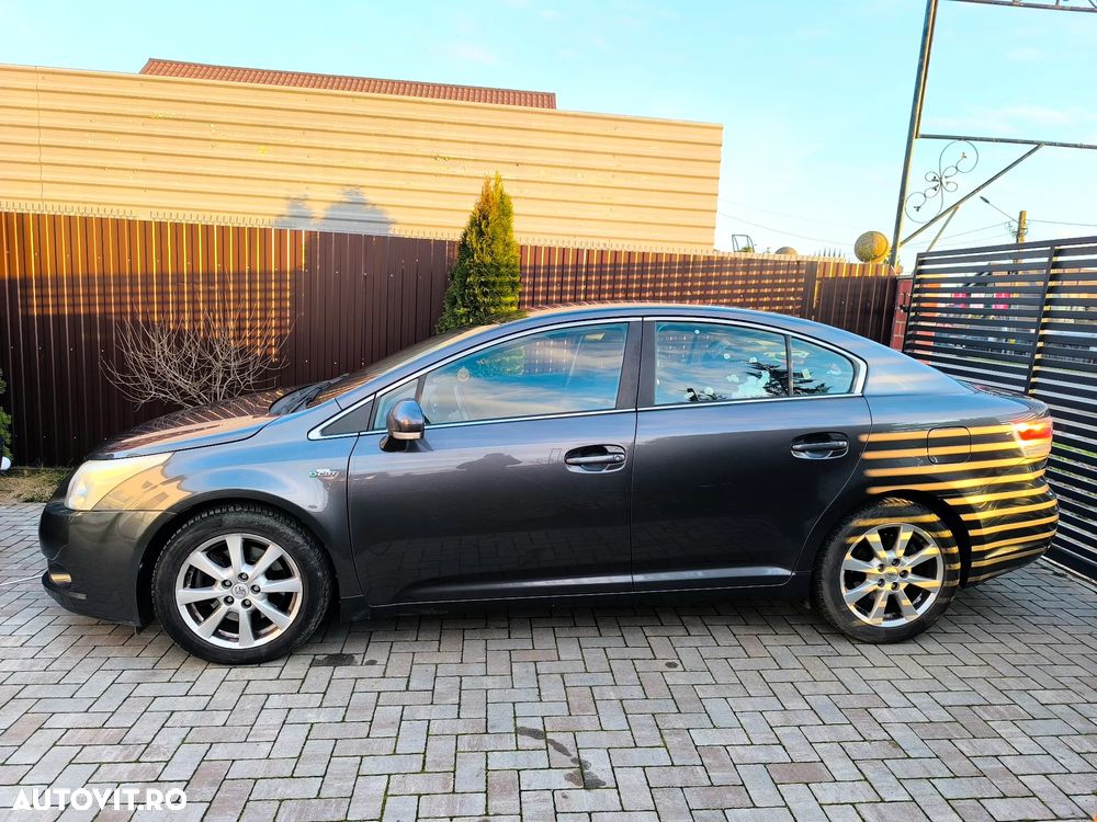 Toyota Avensis 2.2 D-CAT Luxury Aut - 4