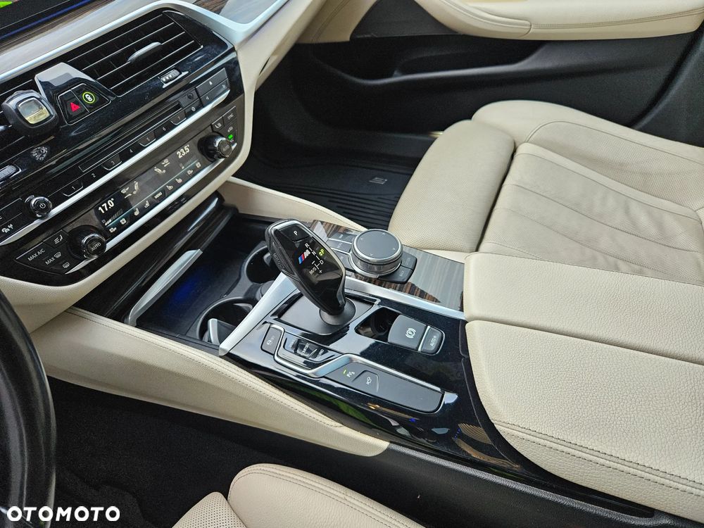 BMW Seria 5 520d xDrive M Sport sport - 17