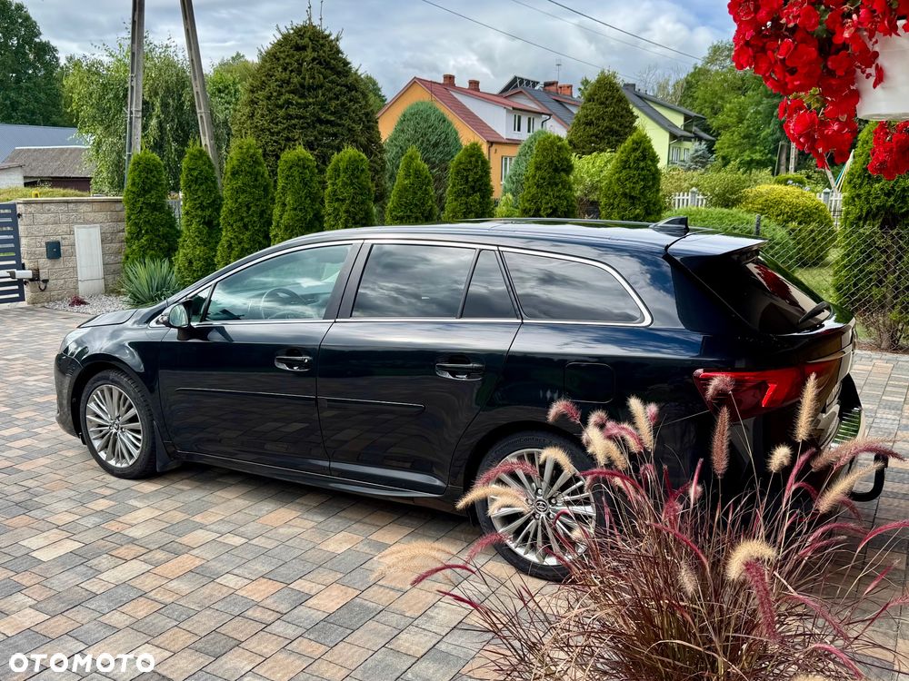 Toyota Avensis Combi 1.8 Multidrive S Executive - 3