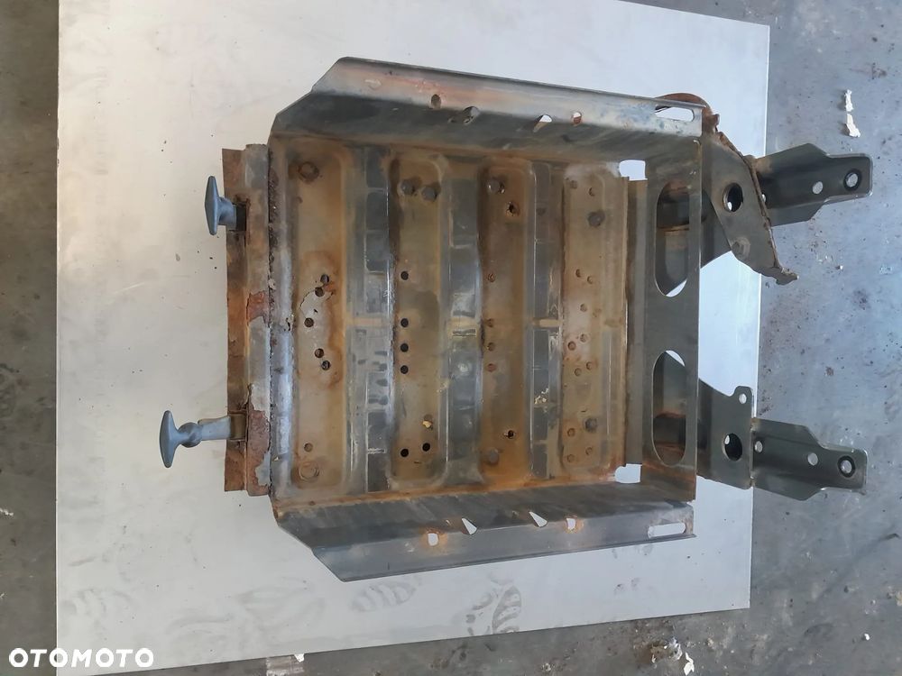 SKRZYNKA PODSTAWA AKUMULATORÓW DAF LF EURO 6 - 1