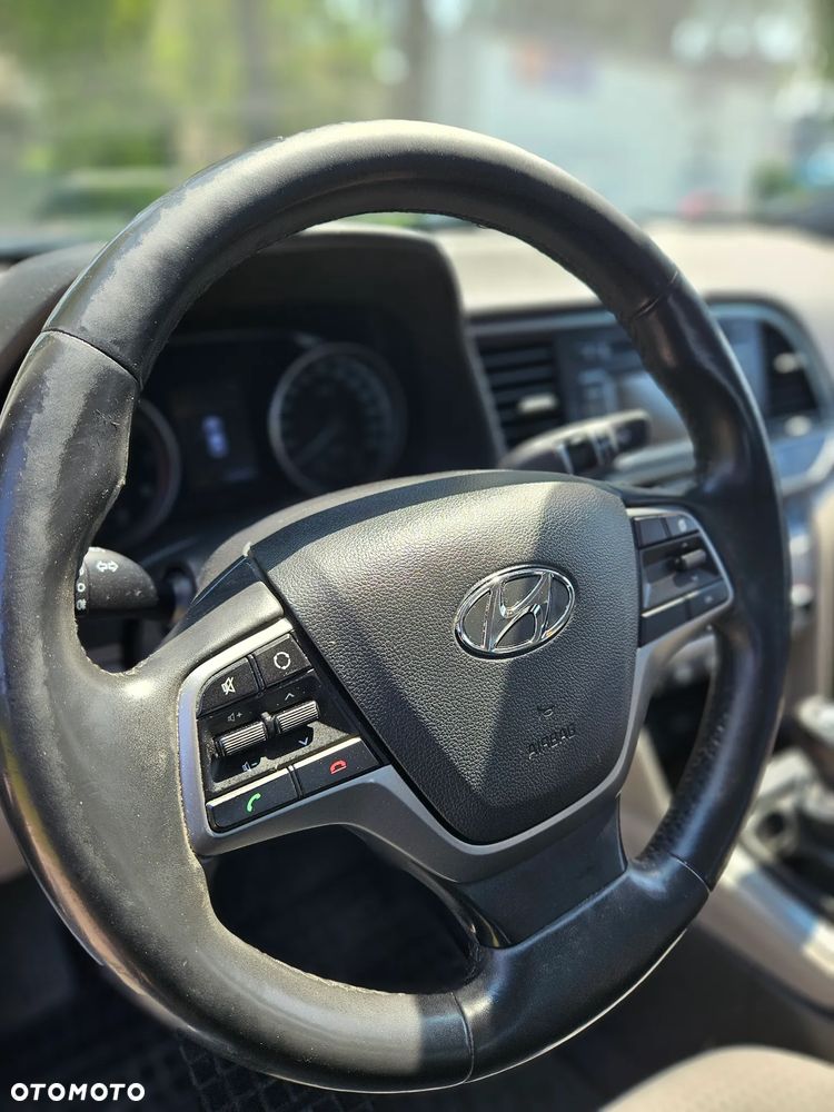 Hyundai Elantra - 22