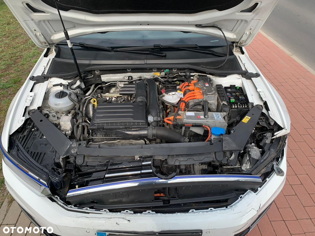 Volkswagen Passat - 12