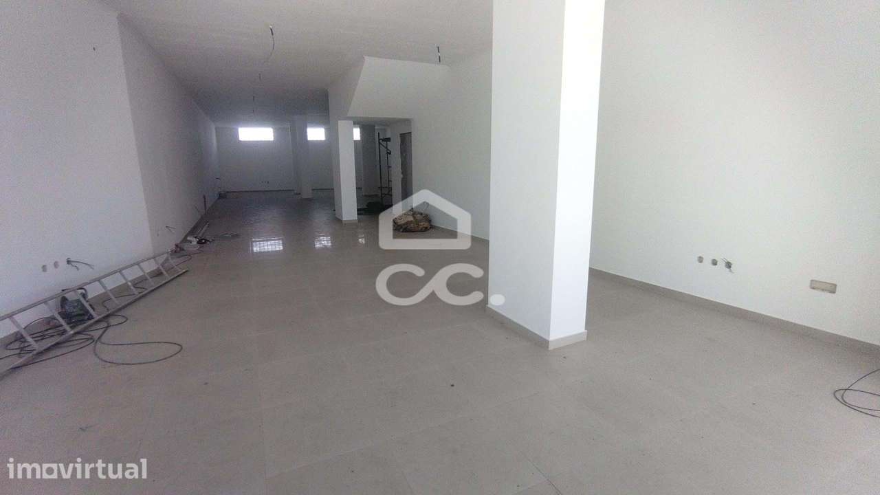 Loja com 200m2 de área no centro da Vila de Pataias-Alcobaça. - Grande imagem: 5/5