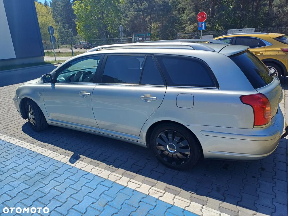 Toyota Avensis 2.2 D-4D Sol - 14