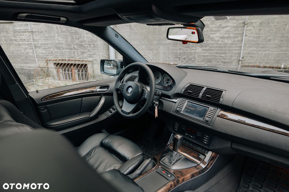 BMW X5 4.8 is - 33