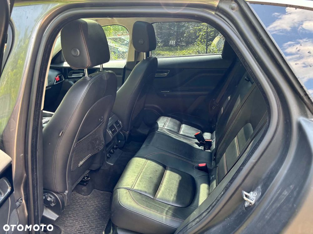 Jaguar F-Pace 20d Prestige - 6