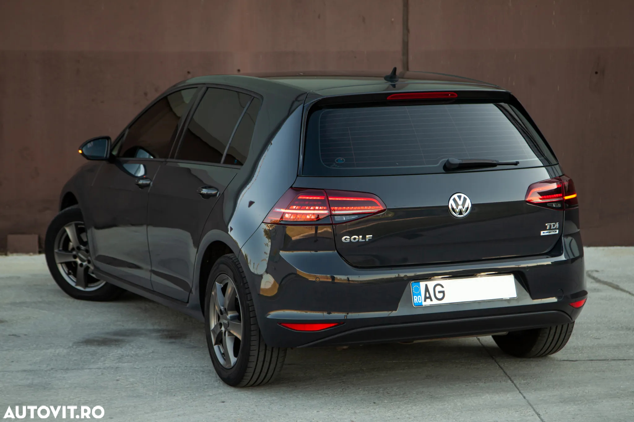 Volkswagen Golf - 6