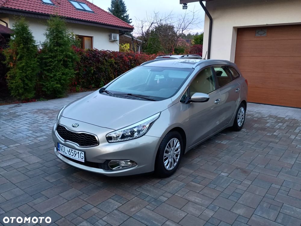 Kia Ceed - 11