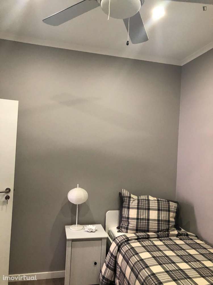 Quarto - localizado em São Sebastião Lisbon - Grande imagem: 5/11