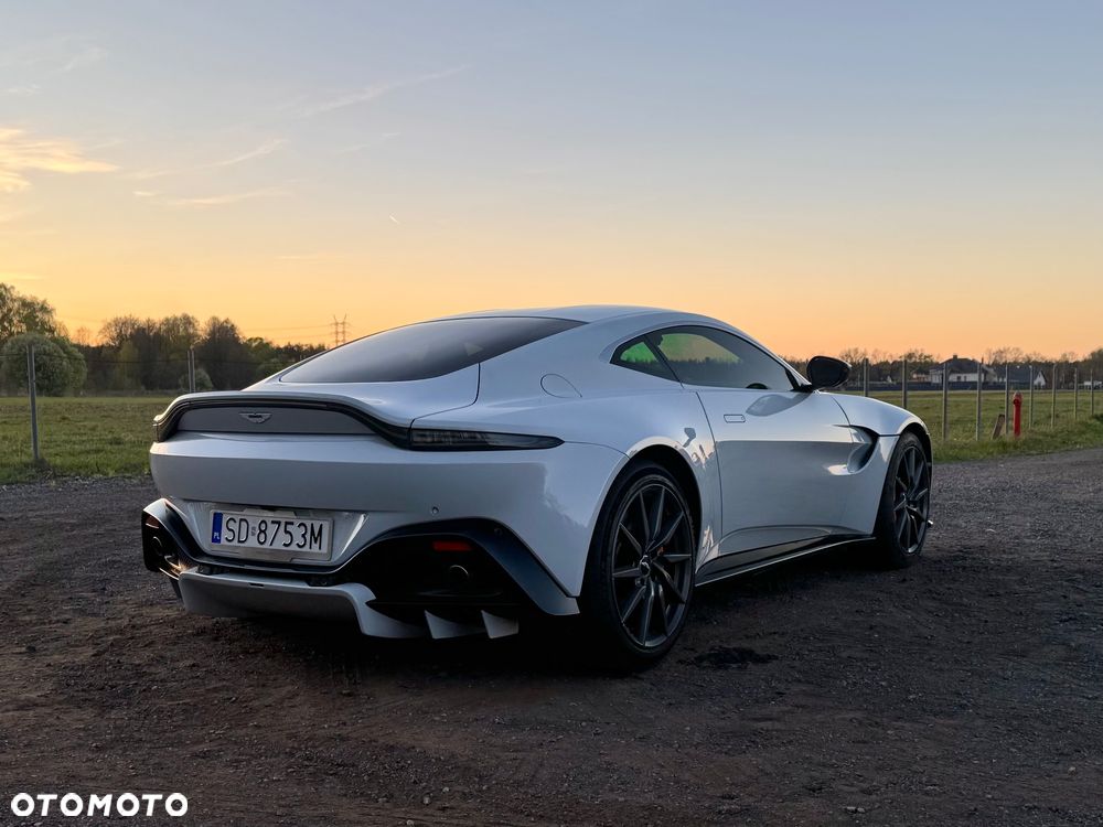 Aston Martin Vantage - 13