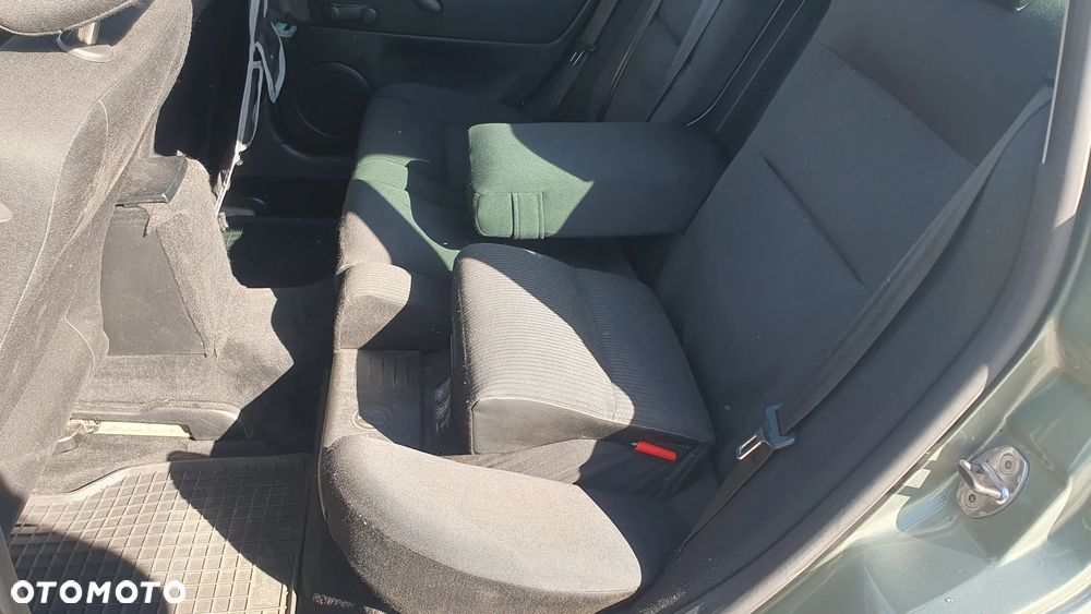 Volkswagen Passat 1.6 Comfortline - 10