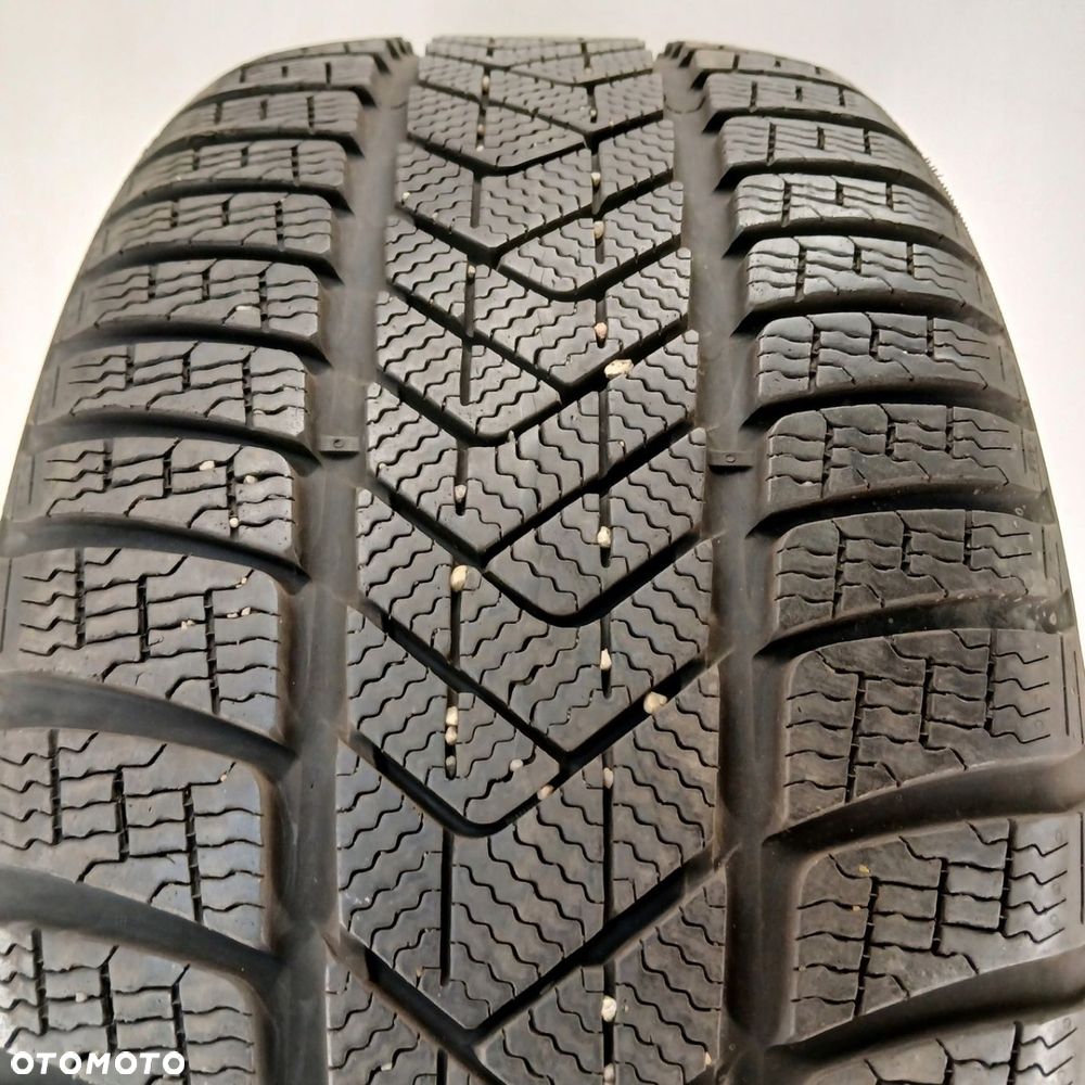 4x 235/40R19 opony zimowe Pirelli Winter SottoZero 3 7mm D87433 - 3