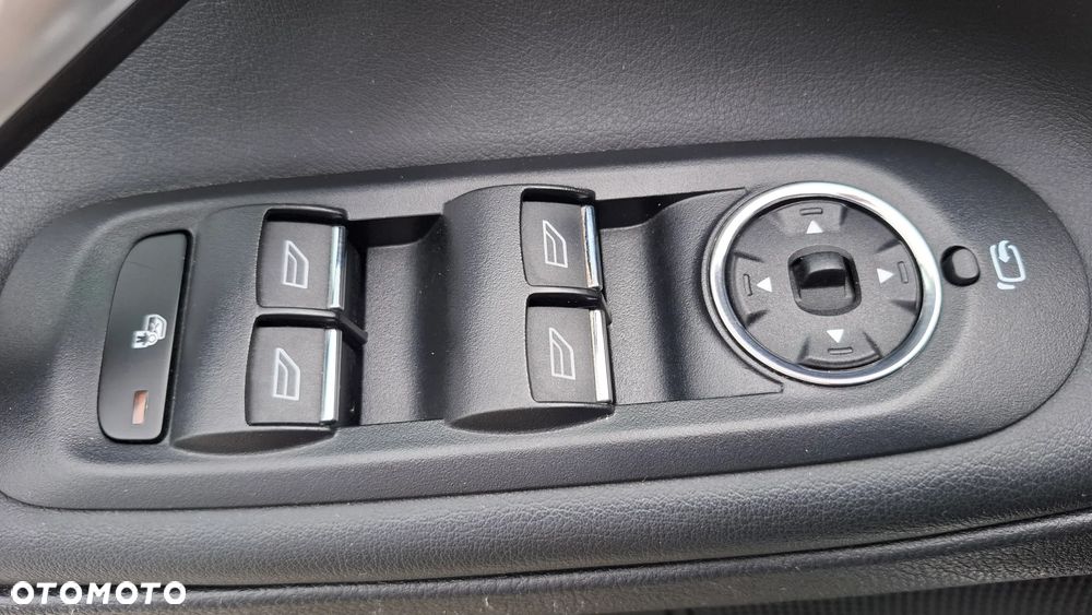 Ford S-Max 2.0 TDCi DPF Titanium X - 27