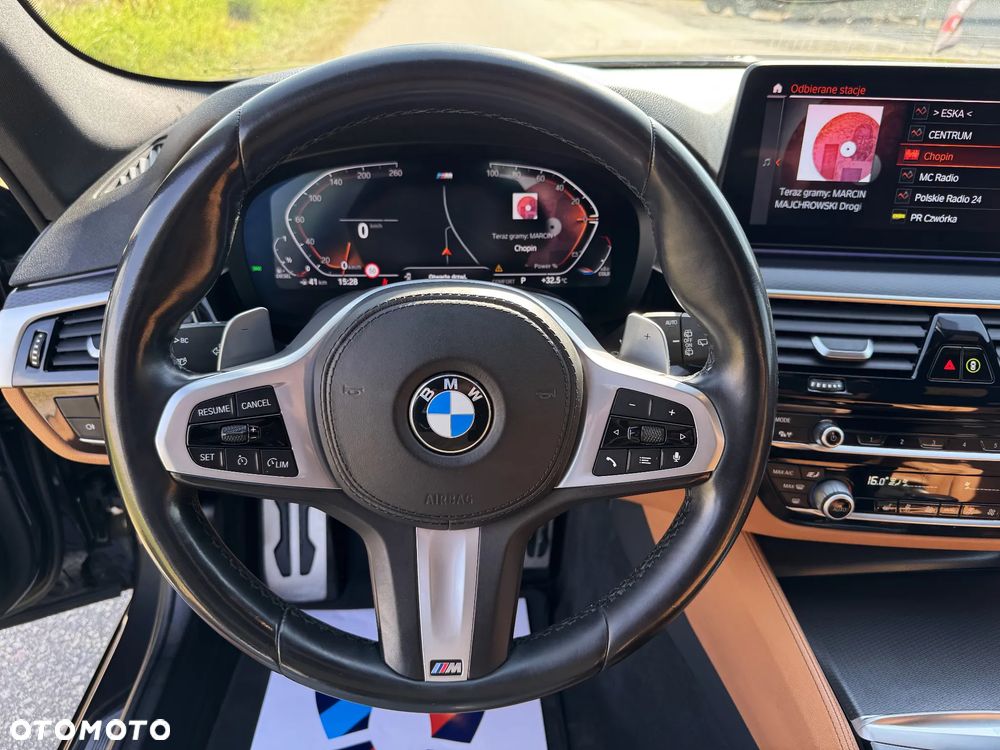 BMW Seria 5 518d M Sport - 34
