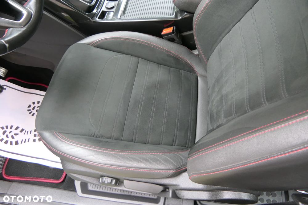 Ford Kuga 1.5 EcoBoost 2x4 ST-Line - 19