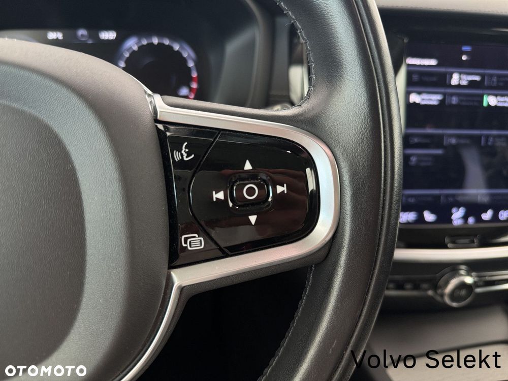 Volvo V60 Cross Country - 24