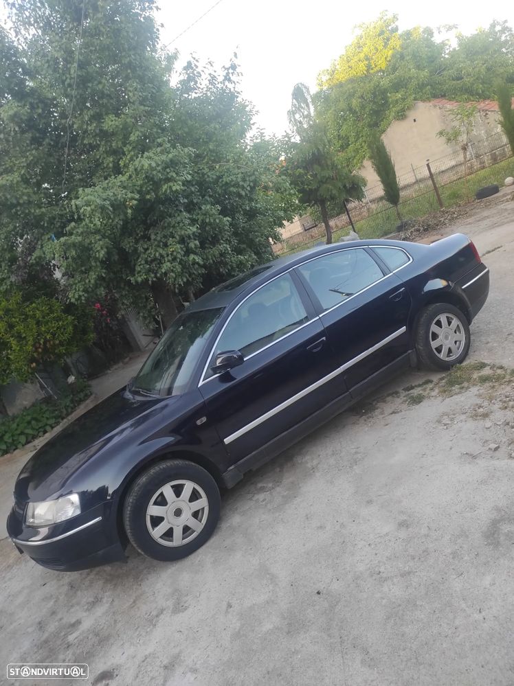 VW Passat 1.9 TDi Confl. Top EC - 9