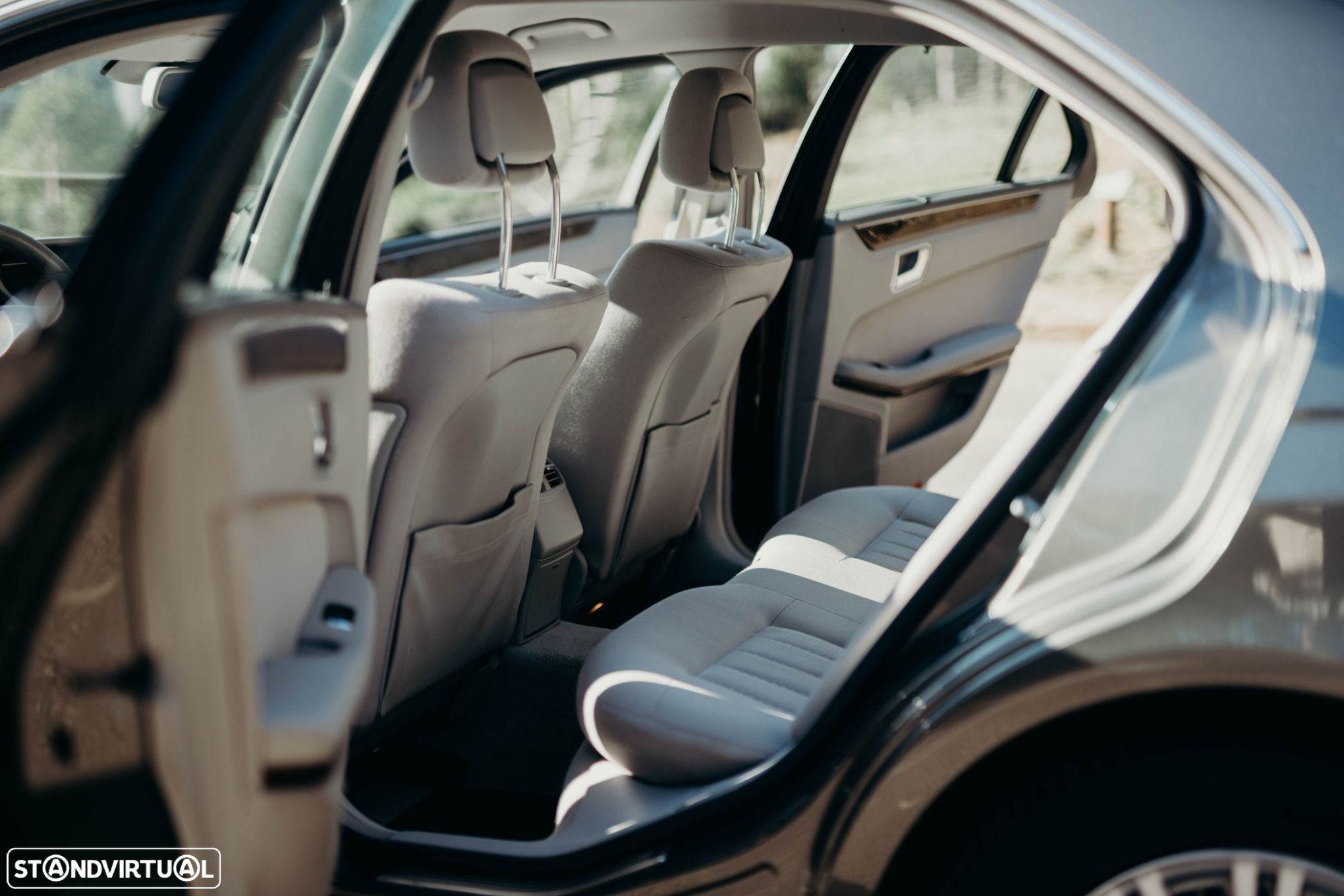 Mercedes-Benz E 250 CGi Elegance BlueEfficiency - 48