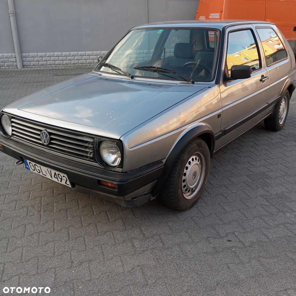 Volkswagen Golf - 1