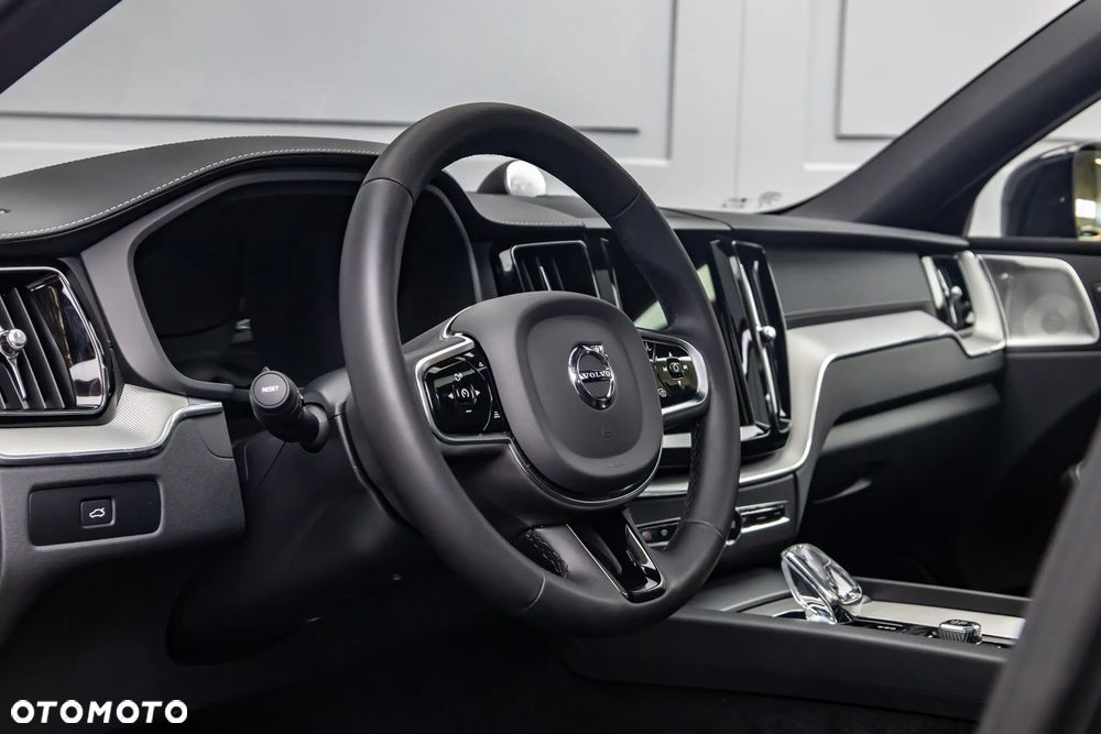 Volvo XC 60 B5 B AWD Ultimate Dark - 13