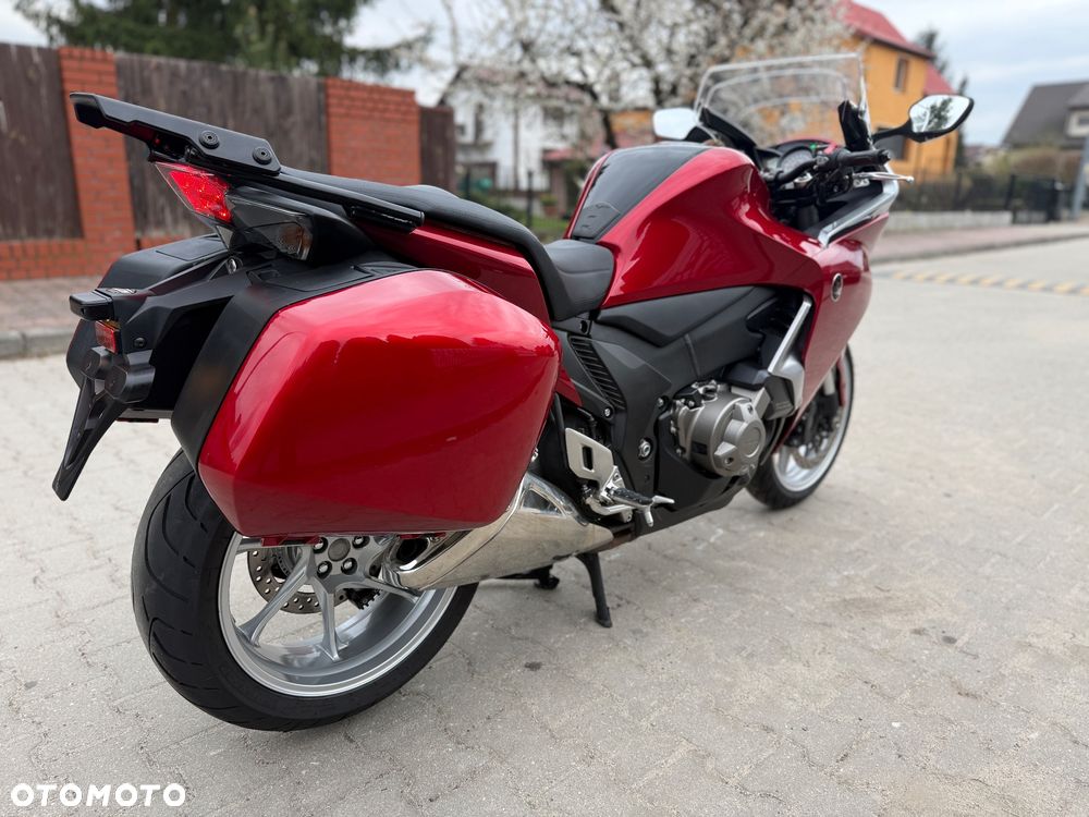 Honda VFR - 13